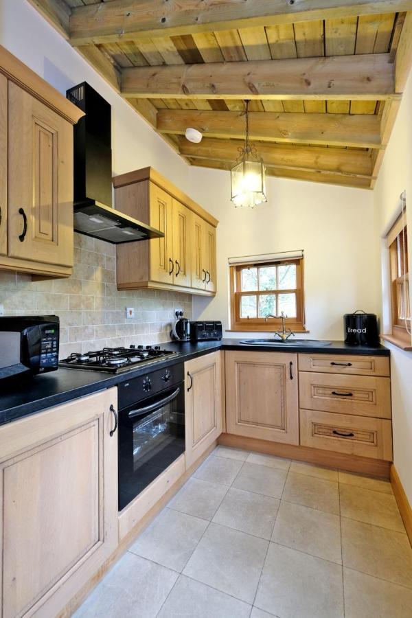 Entire unique tiny house - Moss Cabin Banff Extérieur photo